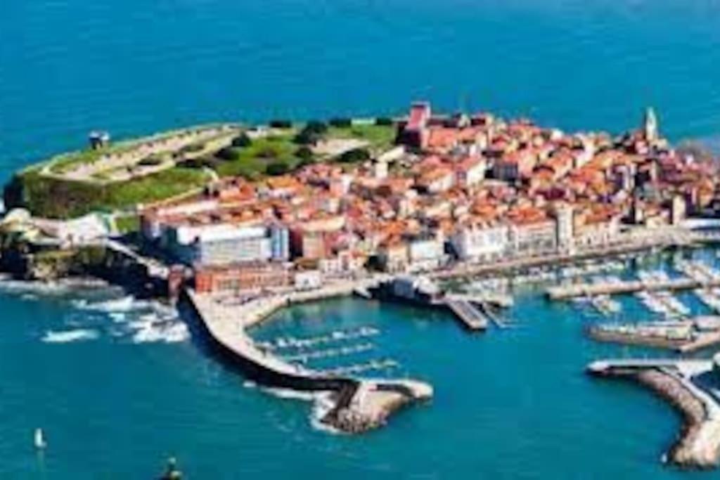 Espacioso 140 M2 Y Calidad A 250 Metros Playa Y Puerto Deportivo 5hab 2 Banos Vut2917as Gijón