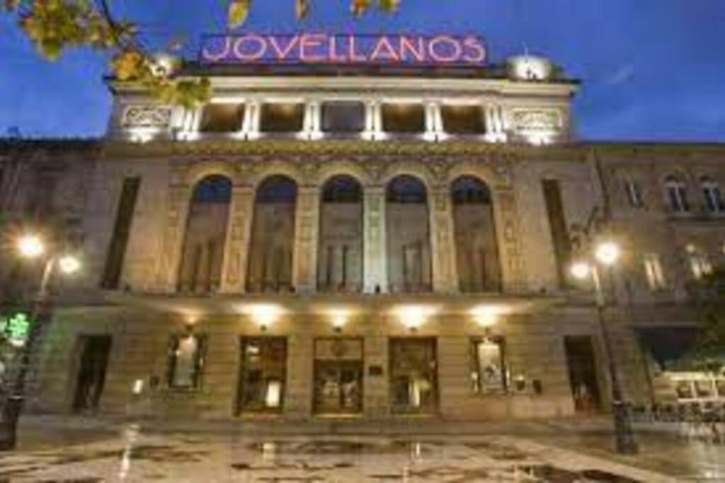 Espacioso 140 M2 Y Calidad A 250 Metros Playa Y Puerto Deportivo 5hab 2 Banos Vut2917as Gijón